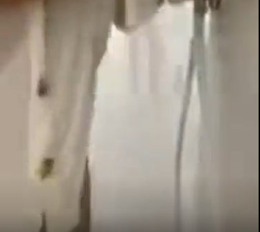 mandi dulu  jangan di intip ya