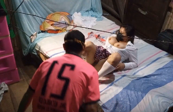 sama ayah tiri pas rumah kosong