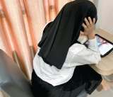Asisten Kantor Kepergok Sedang Menonton Video Porno