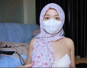Lekuk tubuh sensual gadis muslim misterial di balik kerudung
