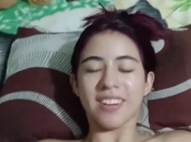 Adik tiriku ngebiarkan aku ngentot memek sempitnya waktu orang tua lagi nggak di rumah