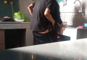 Adik Sedang Cuci Piring Di Sodok Memek Nya Dari Belakang