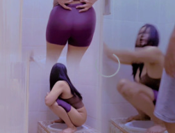 Intip Adik Tiri Kencing Lalu Kupaksa Ngentot Di Toilet